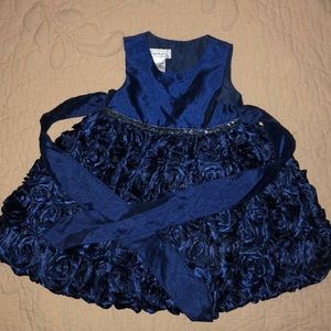 Darling holiday dress.